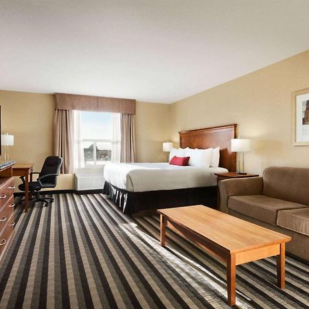 Days Inn & Suites By Wyndham Edmonton Airport Leduc Buitenkant foto