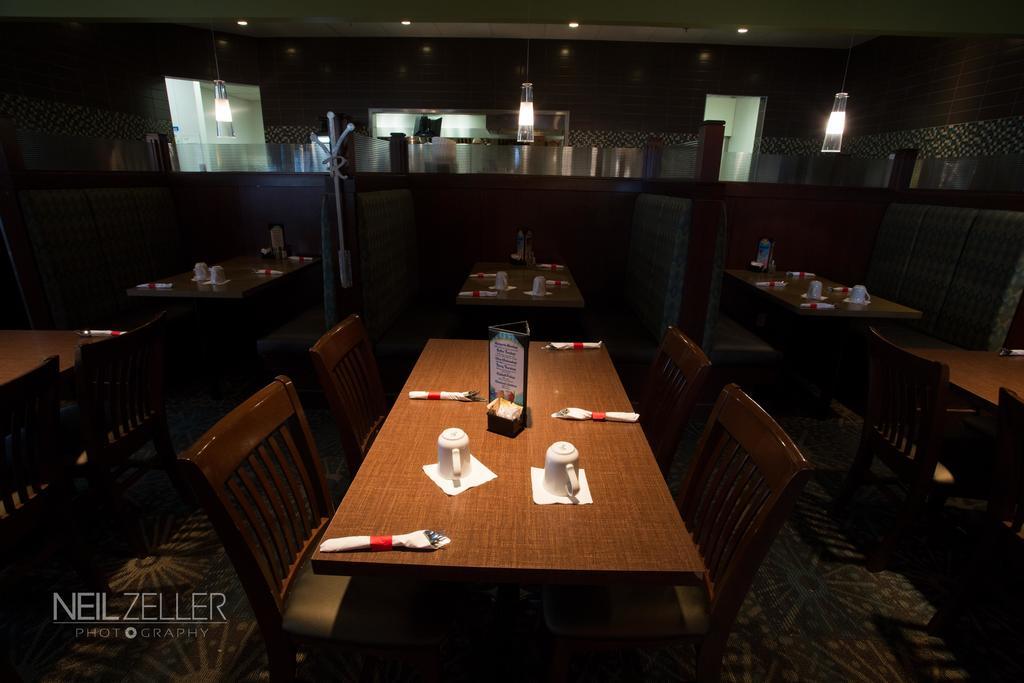Days Inn & Suites By Wyndham Edmonton Airport Leduc Buitenkant foto