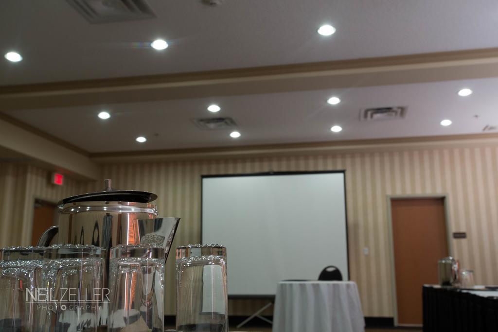 Days Inn & Suites By Wyndham Edmonton Airport Leduc Buitenkant foto