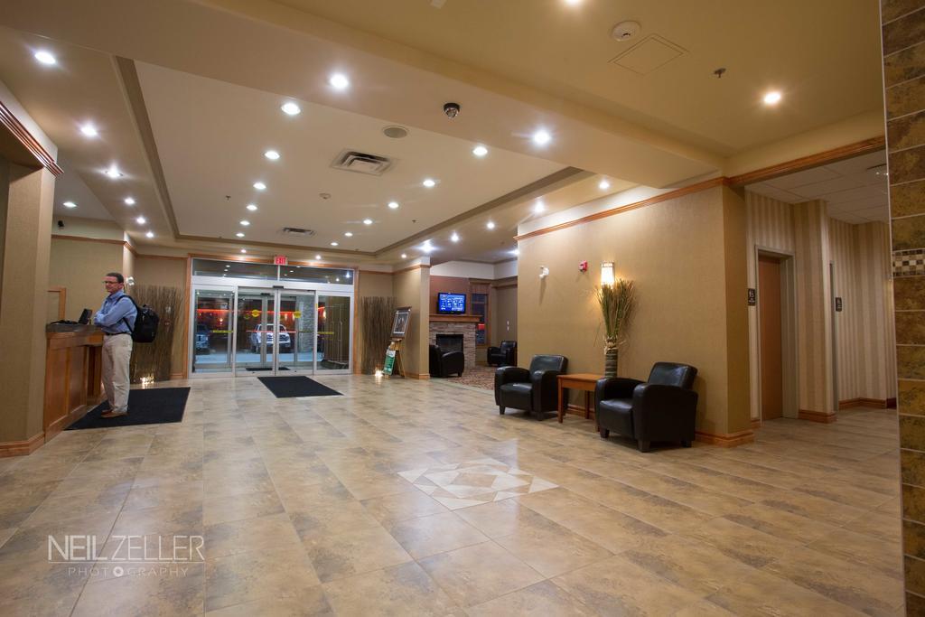 Days Inn & Suites By Wyndham Edmonton Airport Leduc Buitenkant foto