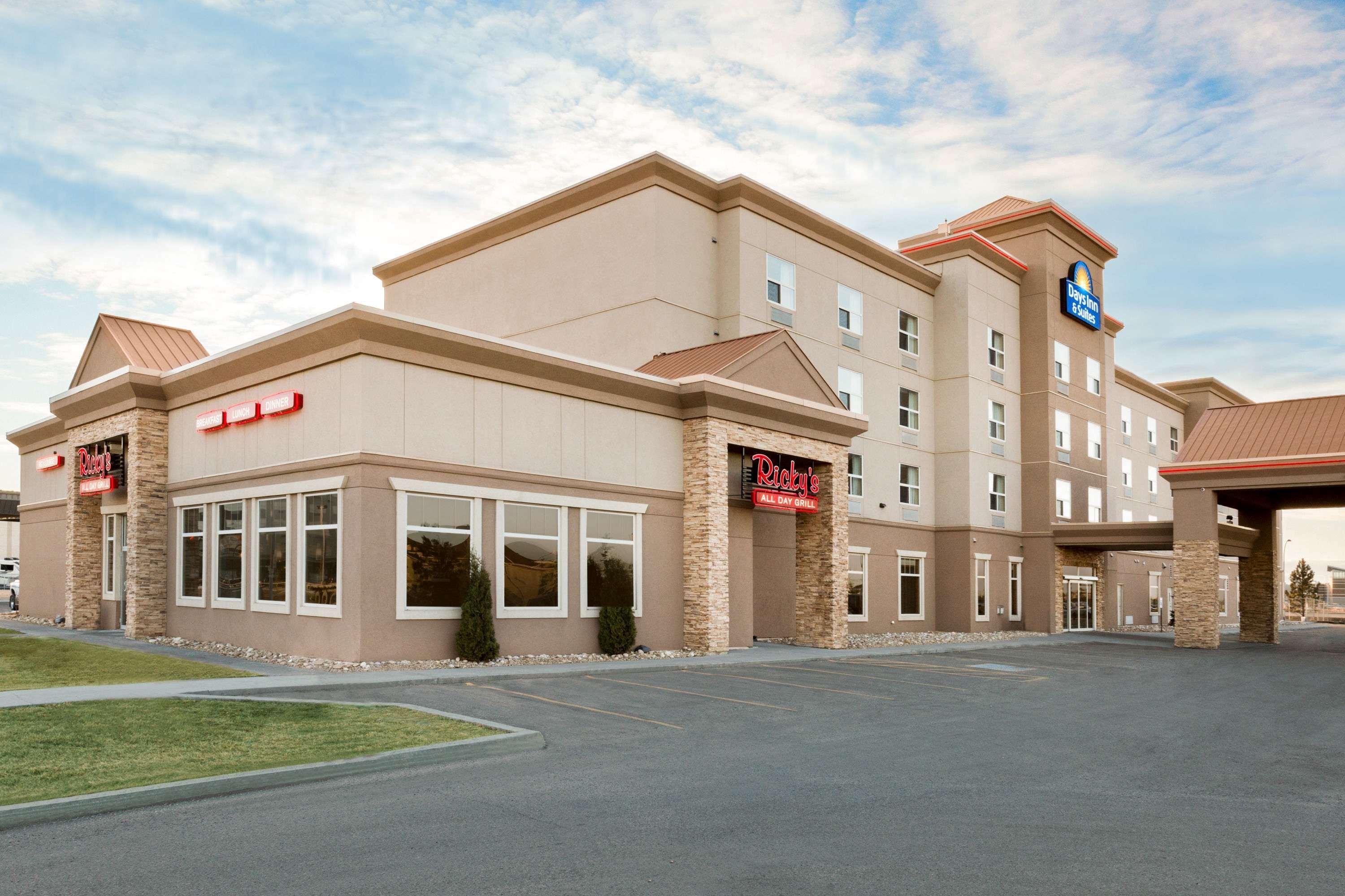 Days Inn & Suites By Wyndham Edmonton Airport Leduc Buitenkant foto