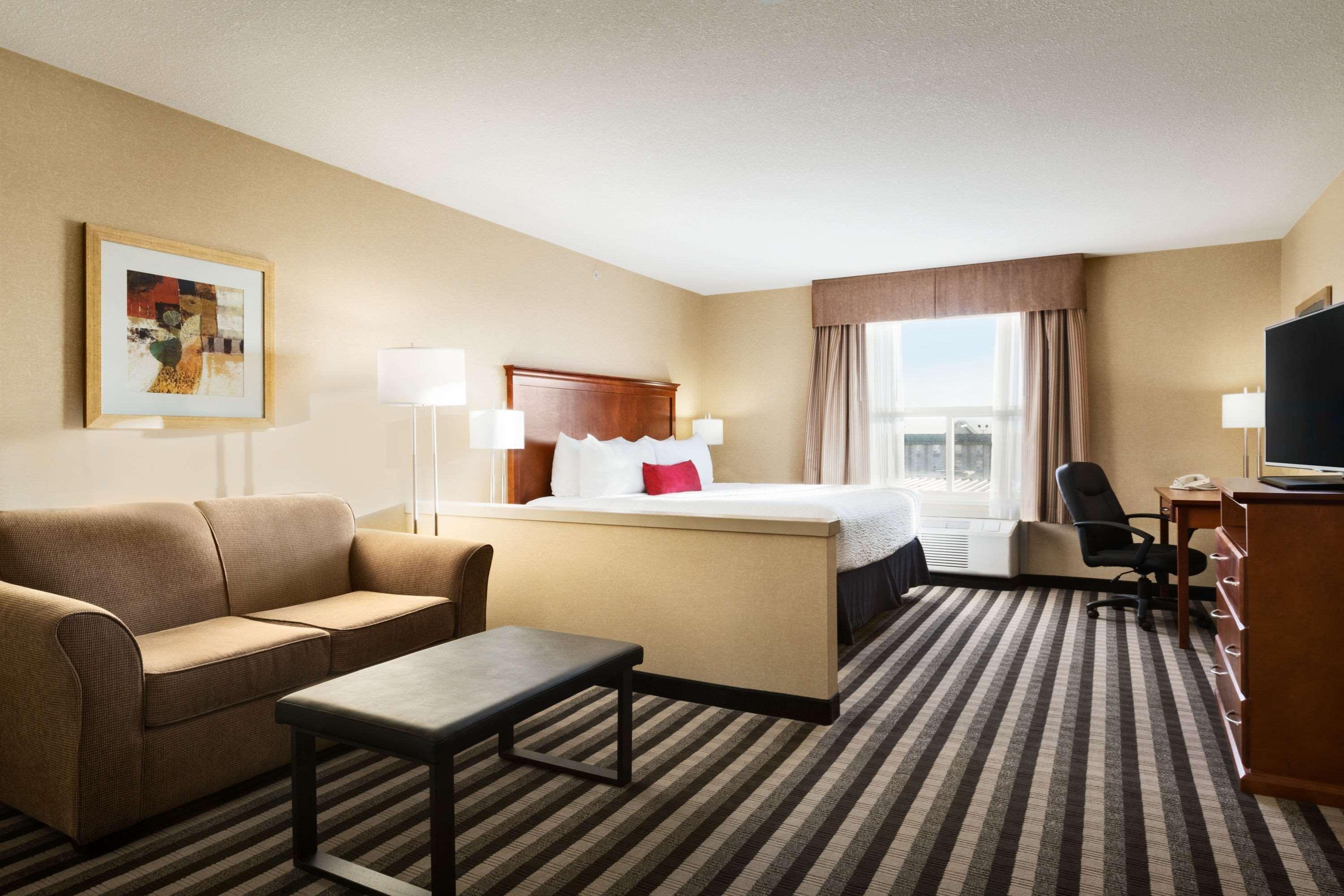 Days Inn & Suites By Wyndham Edmonton Airport Leduc Buitenkant foto