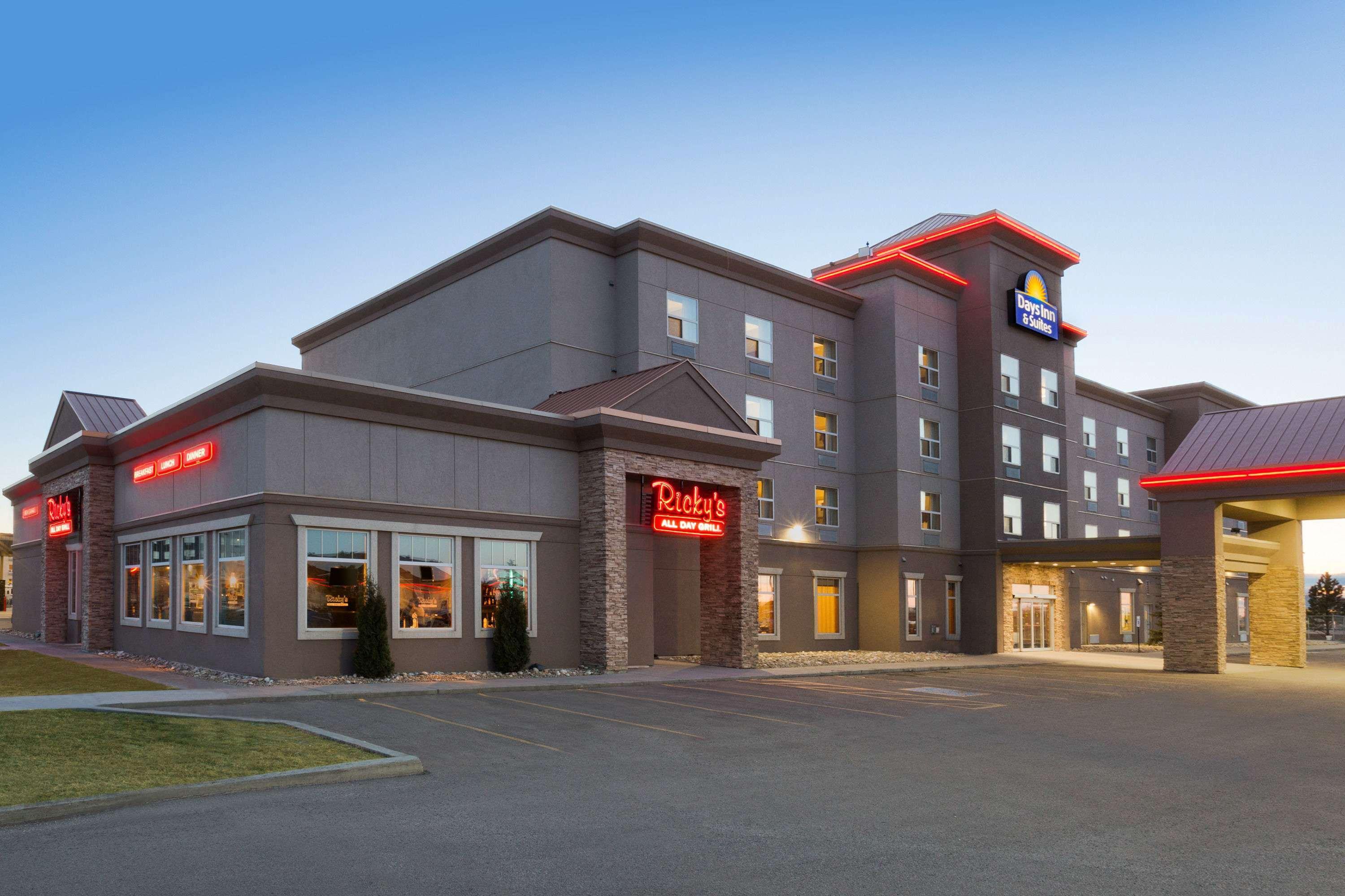Days Inn & Suites By Wyndham Edmonton Airport Leduc Buitenkant foto