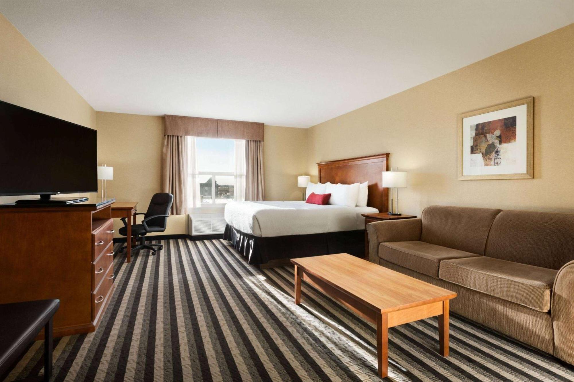 Days Inn & Suites By Wyndham Edmonton Airport Leduc Buitenkant foto