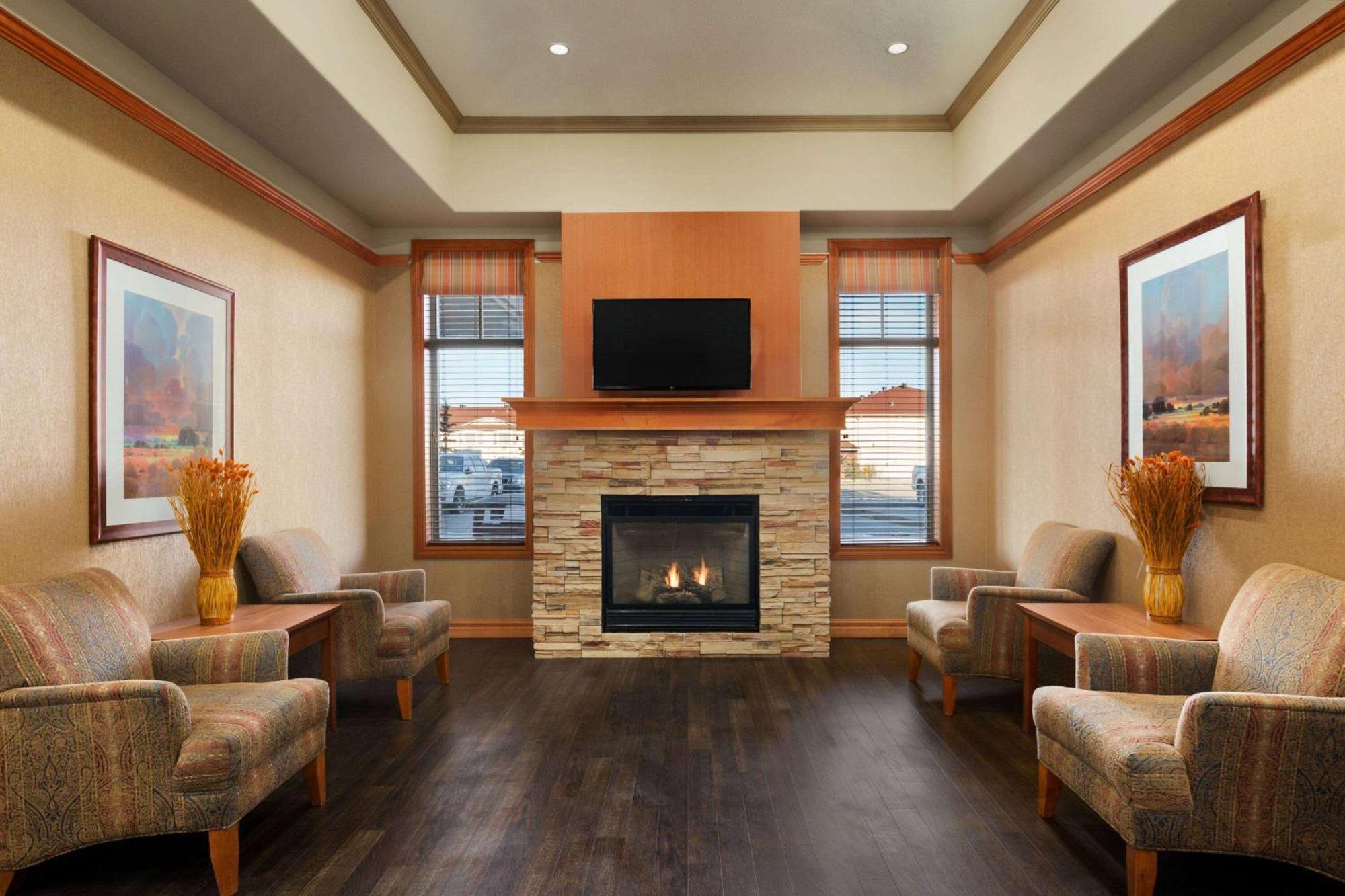 Days Inn & Suites By Wyndham Edmonton Airport Leduc Buitenkant foto