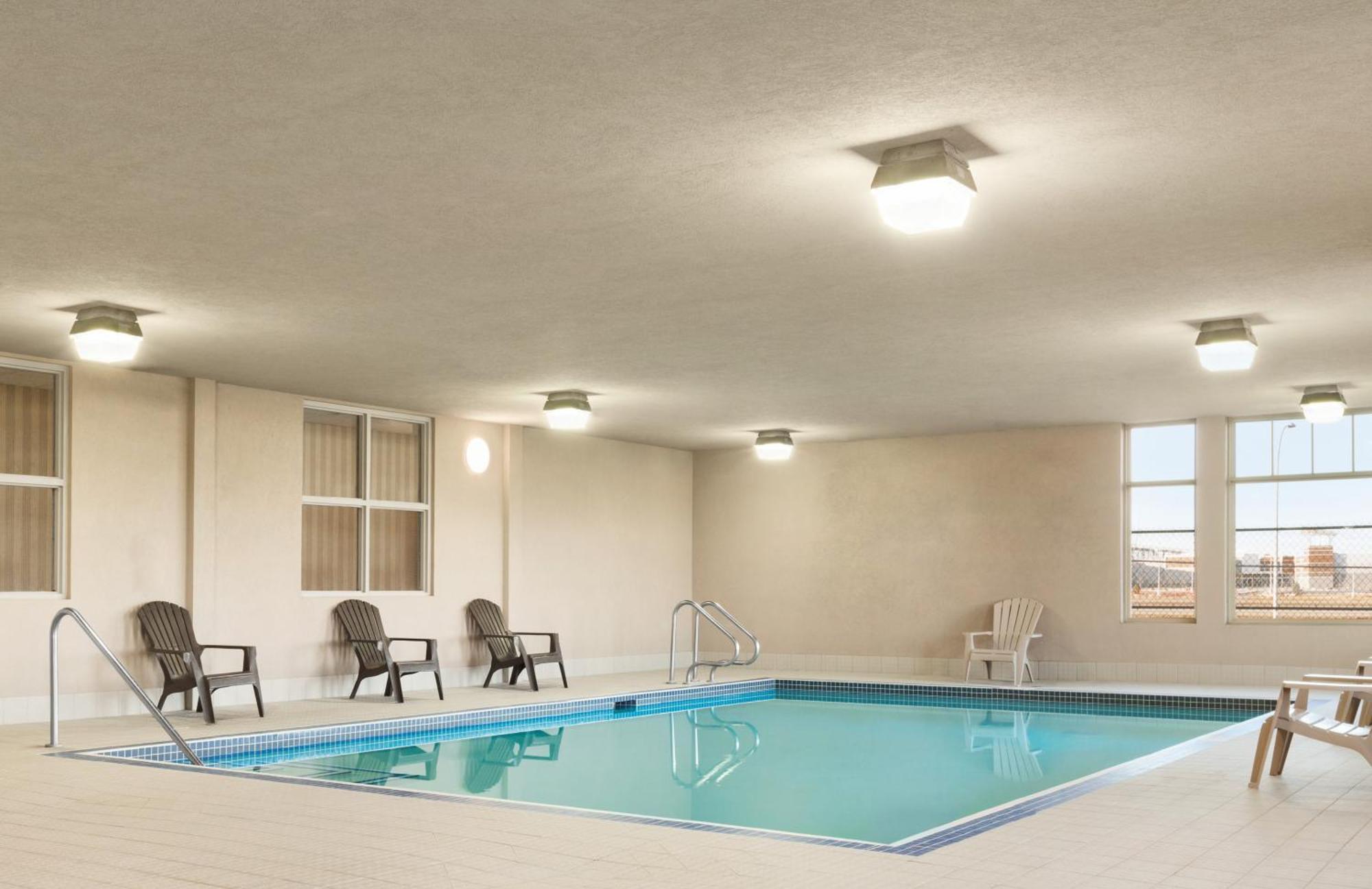 Days Inn & Suites By Wyndham Edmonton Airport Leduc Buitenkant foto