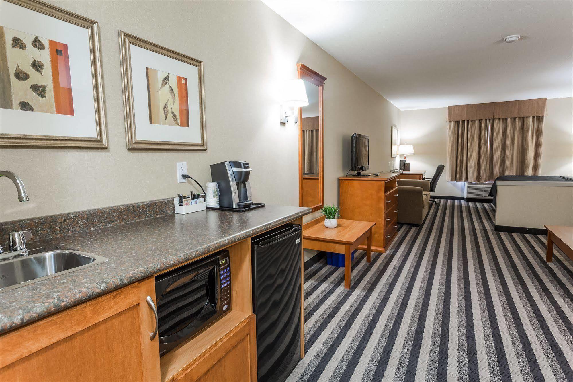 Days Inn & Suites By Wyndham Edmonton Airport Leduc Buitenkant foto