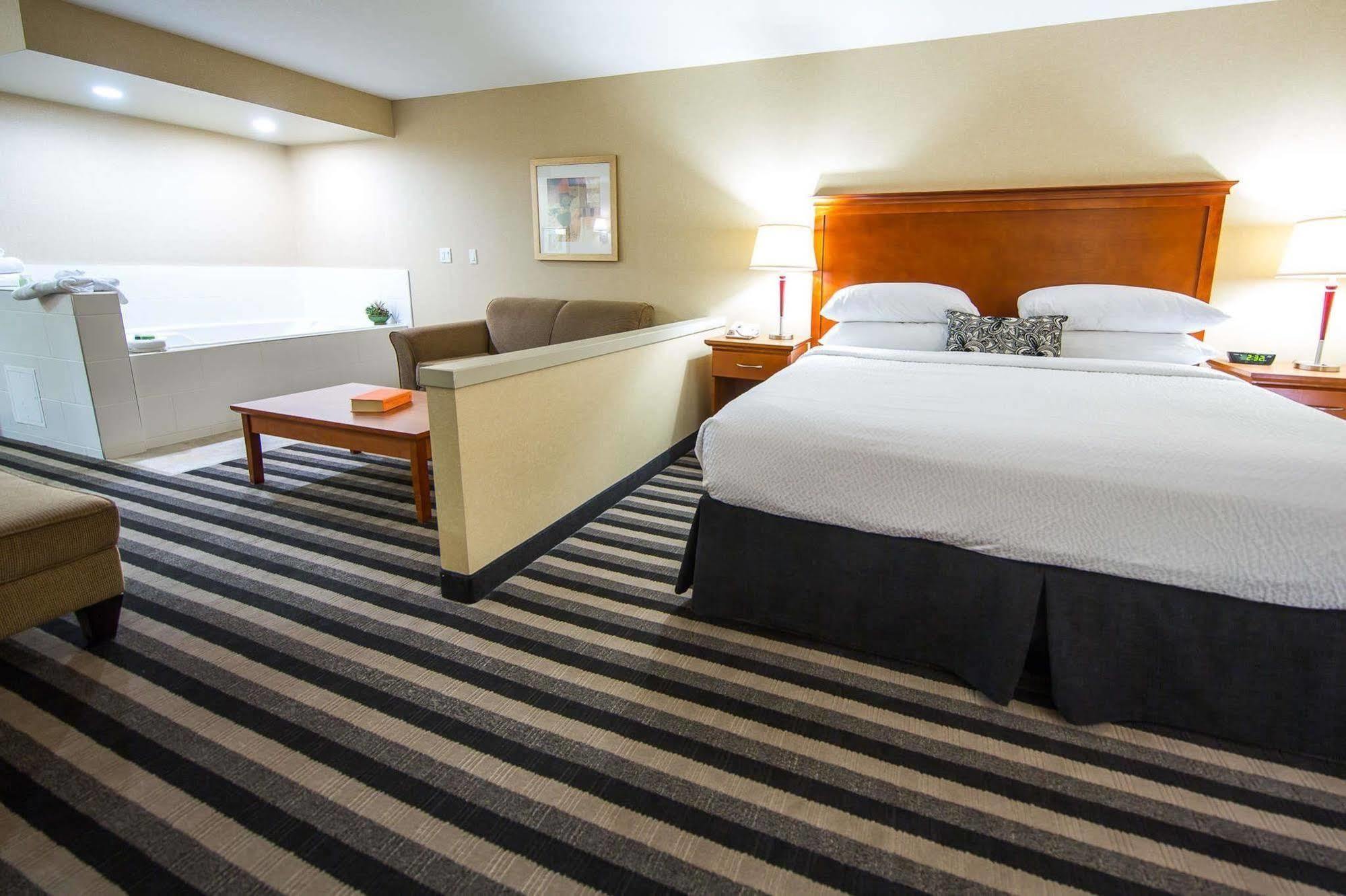 Days Inn & Suites By Wyndham Edmonton Airport Leduc Buitenkant foto
