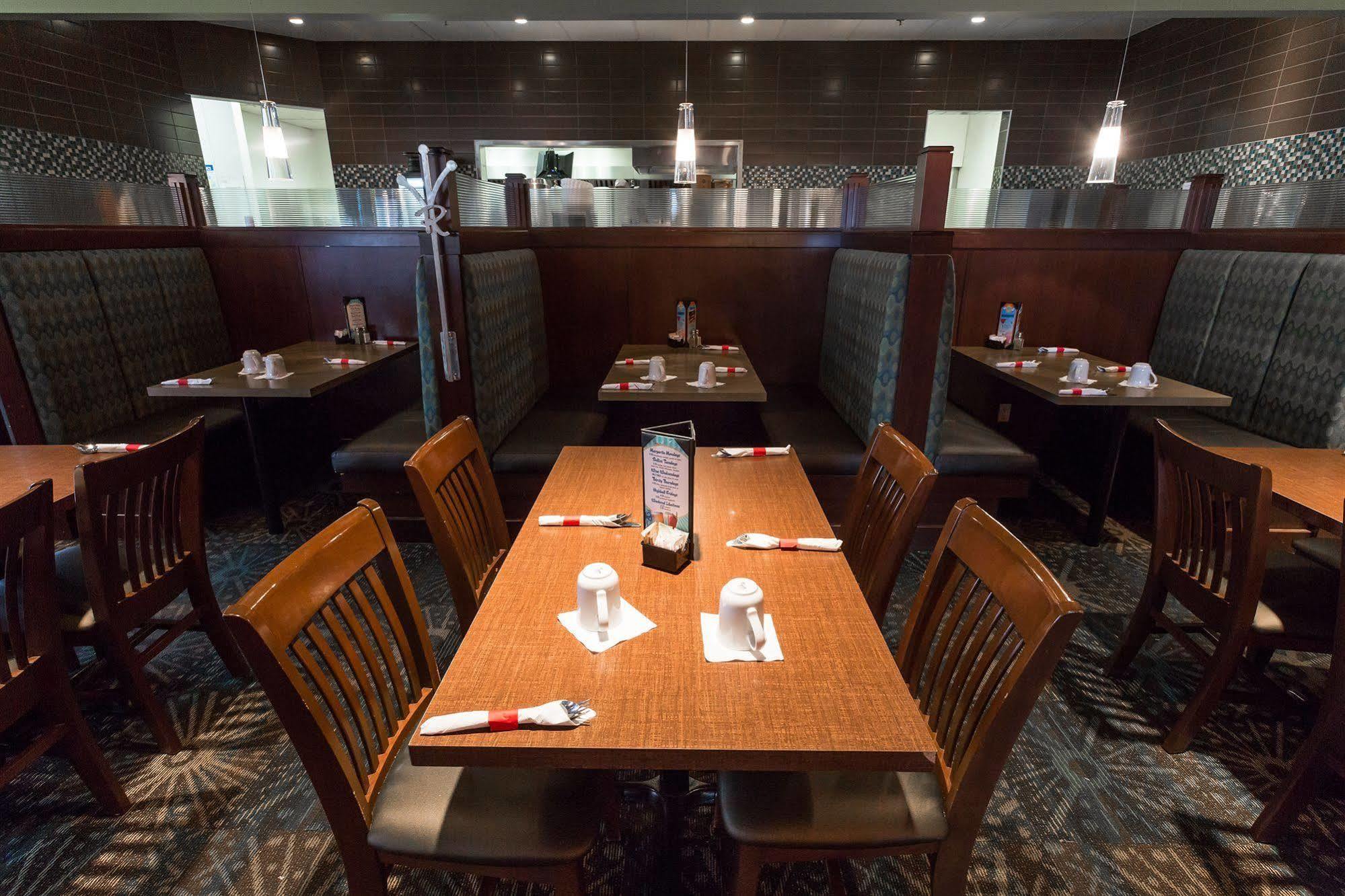 Days Inn & Suites By Wyndham Edmonton Airport Leduc Buitenkant foto